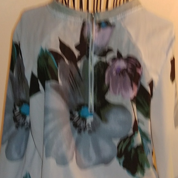 Silky, dolman sleeve top - Picture 3 of 4